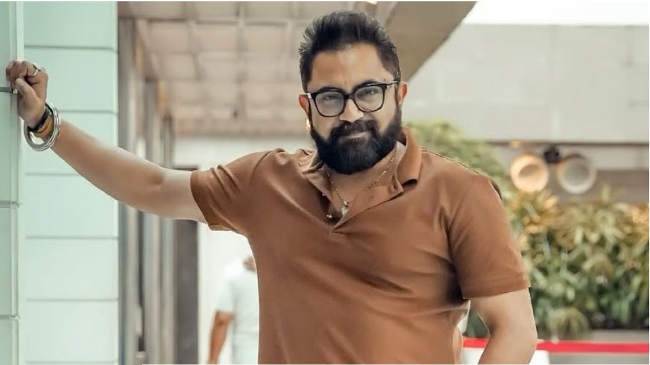 পাওনা চাইতে গিয়ে বাড়িতেই বেধড়ক মারধর! অভিনেতা সোহমের বিরুদ্ধে থানায় মারাত্মক অভিযোগ কাঠমিস্ত্রির