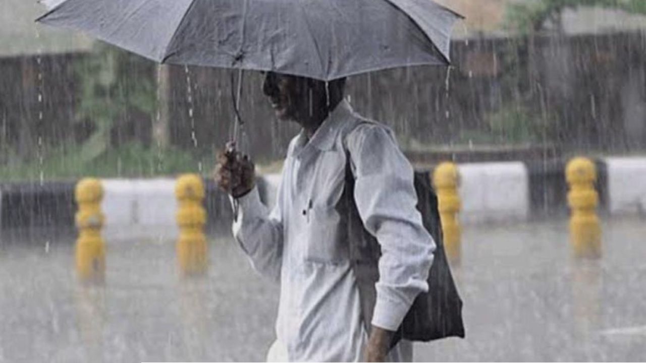 বিদায়বেলায় আরও মারমুখী বর্ষা! বঙ্গোপসাগরে ঘনাচ্ছে গভীর নিম্নচাপ, সপ্তাহান্তে কোন কোন জেলায় চরম সতর্কতা জারি করল আবহাওয়া দফতর?