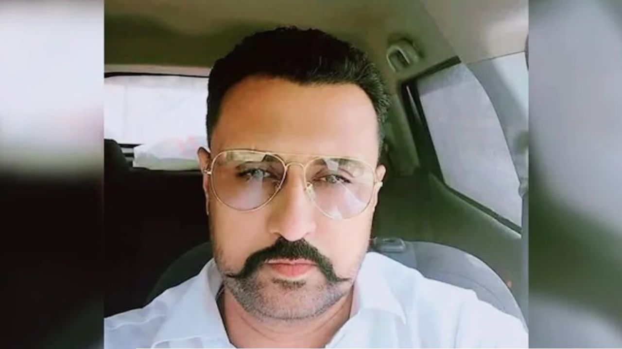 রাতের অন্ধকারে গাড়ি নিয়ে তাড়া, পয়েন্ট ব্ল্যাঙ্ক রেঞ্জ থেকে গুলিবৃষ্টি! পাঞ্জাবে খুন খোদ আপ নেতা, নেপথ্যে পুরনো শত্রুতা?