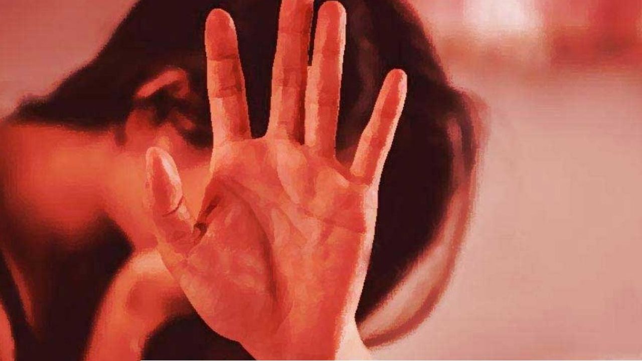 কোচবিহারে সন্ন্যাসীর গোপন কীর্তির ভিডিয়ো ফাঁস হতেই ধুন্ধুমার, ঘেরাও করে পুলিশের হাতে তুলে দিল ক্ষিপ্ত জনতা
