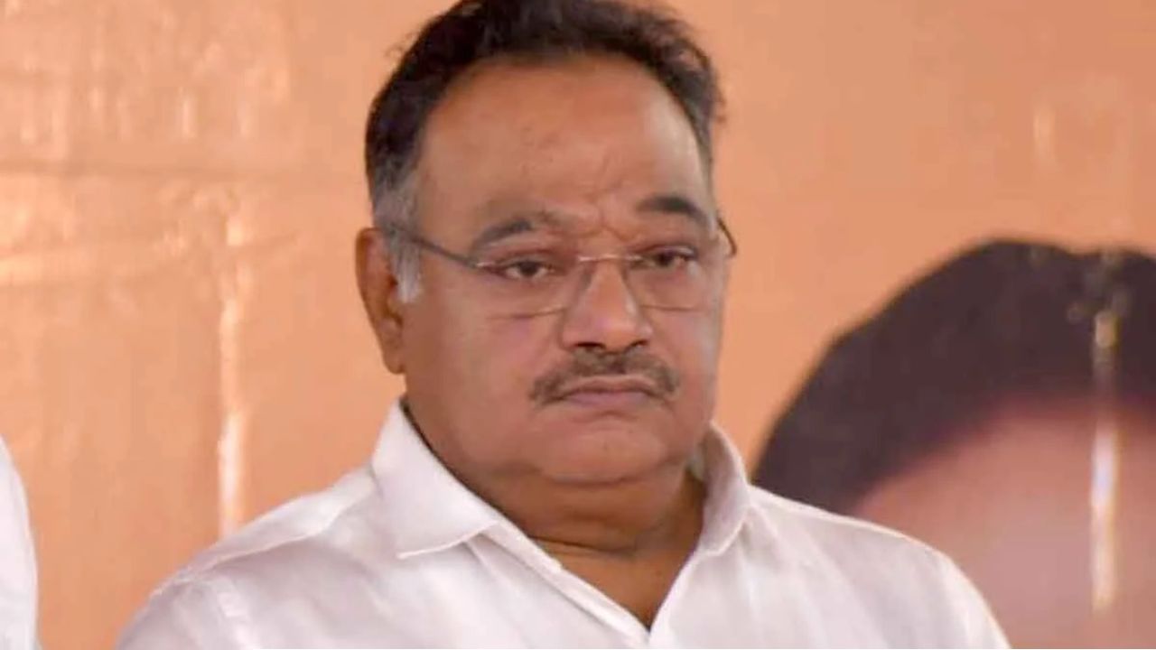 বদলের বাংলায় ‘বিচ্যুতি’ স্বীকার, তোলাবাজি নিয়ে কড়া বার্তা শমীকের 