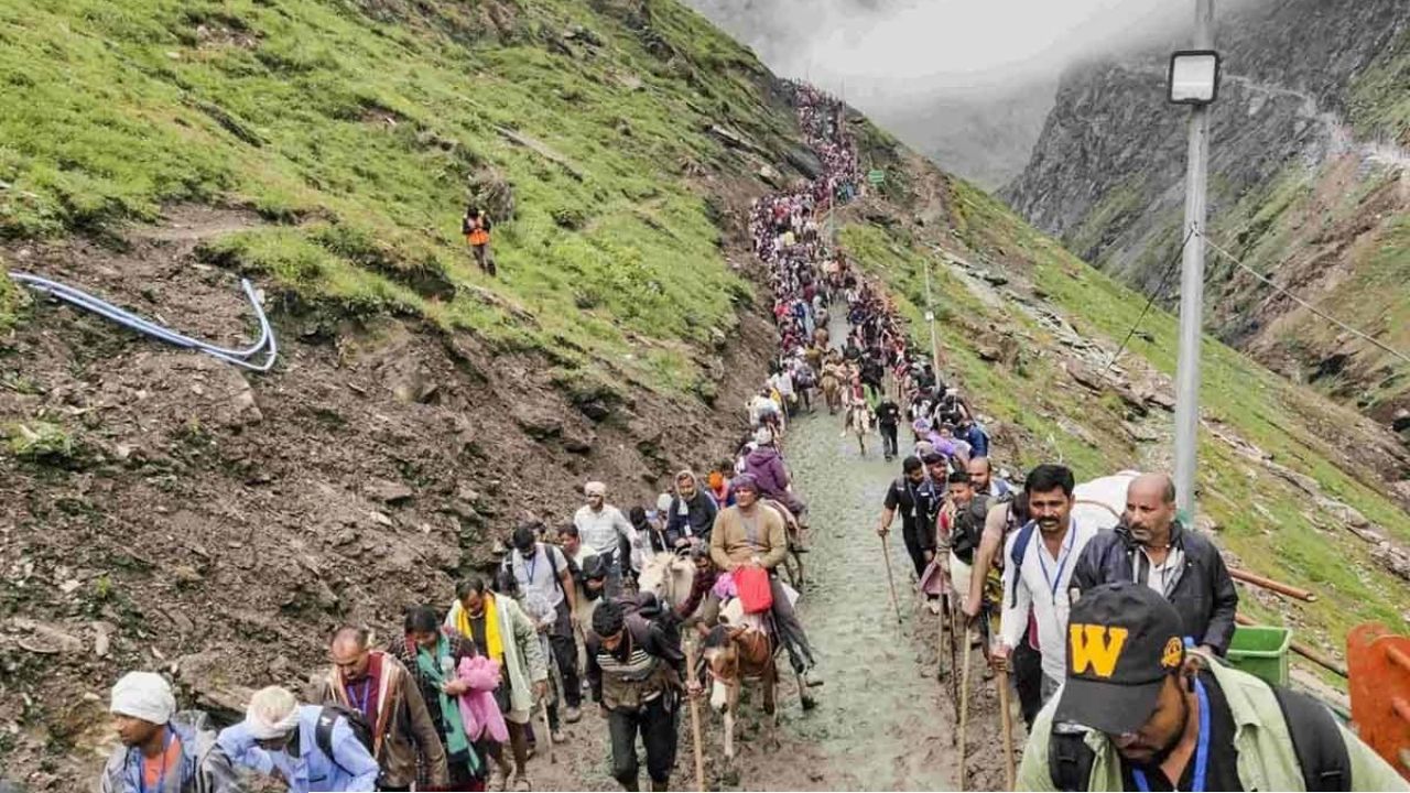 ৩৭০ ধারা বাতিলের বর্ষপূর্তির আগে কাশ্মীরে হাই অ্যালার্ট, স্থগিত অমরনাথ যাত্রা