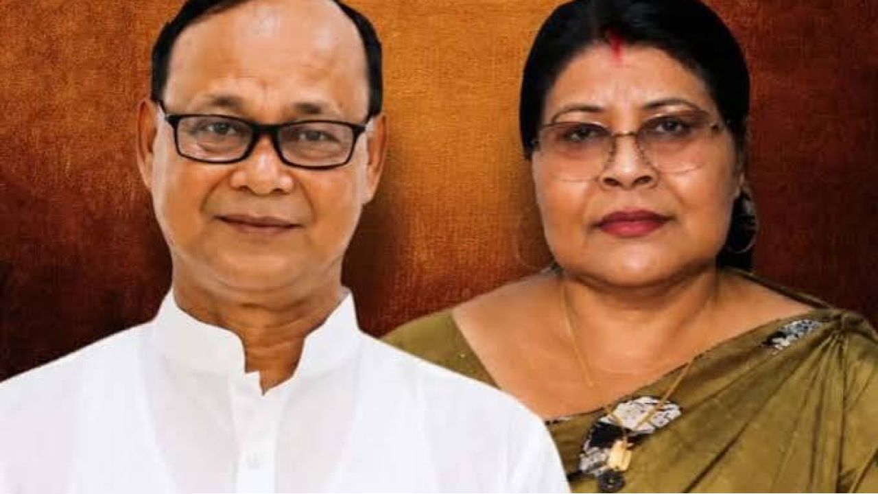 জনরোষের মুখে তৃণমূল বিধায়ক পত্নী ও এনডিএ সাংসদ স্বামী, সিতাইয়ে তীব্র উত্তেজনা!