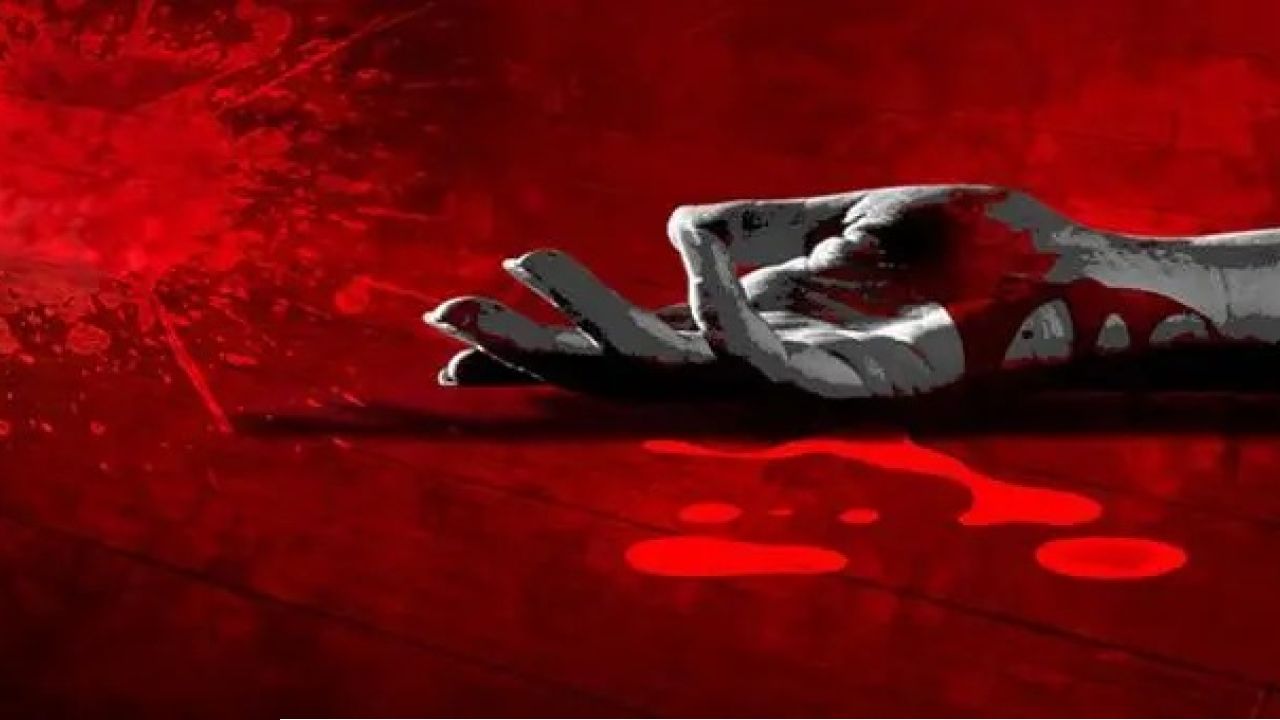 ঘরের মেঝেতে রক্তাক্ত লাশ! দমদম ক্যান্টনমেন্টের ভাড়াবাড়িতে তরুণীর রহস্যমৃত্যু, সিসিটিভি ভাঙল কে?