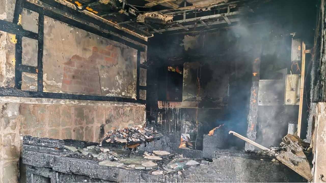 অগ্নিনিরাপত্তায় গাফিলতি? তারাপীঠের হোটেলকে ছাড়পত্র দেওয়া দমকল অফিসারের বিরুদ্ধে কড়া পদক্ষেপ 