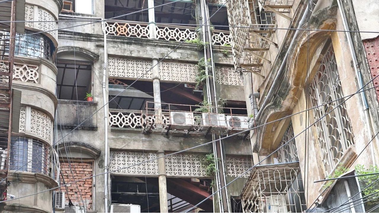 তৃণমূলের ‘অনিয়ম’ নিয়ে এবার কড়া অ্যাকশন? শিলিগুড়ির হোটেল-রেস্তরাঁয় মাসভর কড়া নজরদারি 