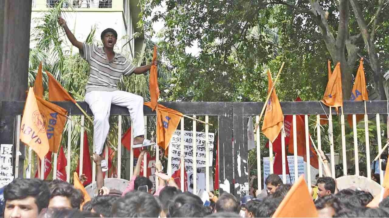 যাদবপুরে বহিরাগত তাণ্ডবের অভিযোগ! তদন্তে ৩ সদস্যের কমিটি গঠন, পুলিশের দ্বারস্থ কর্তৃপক্ষ