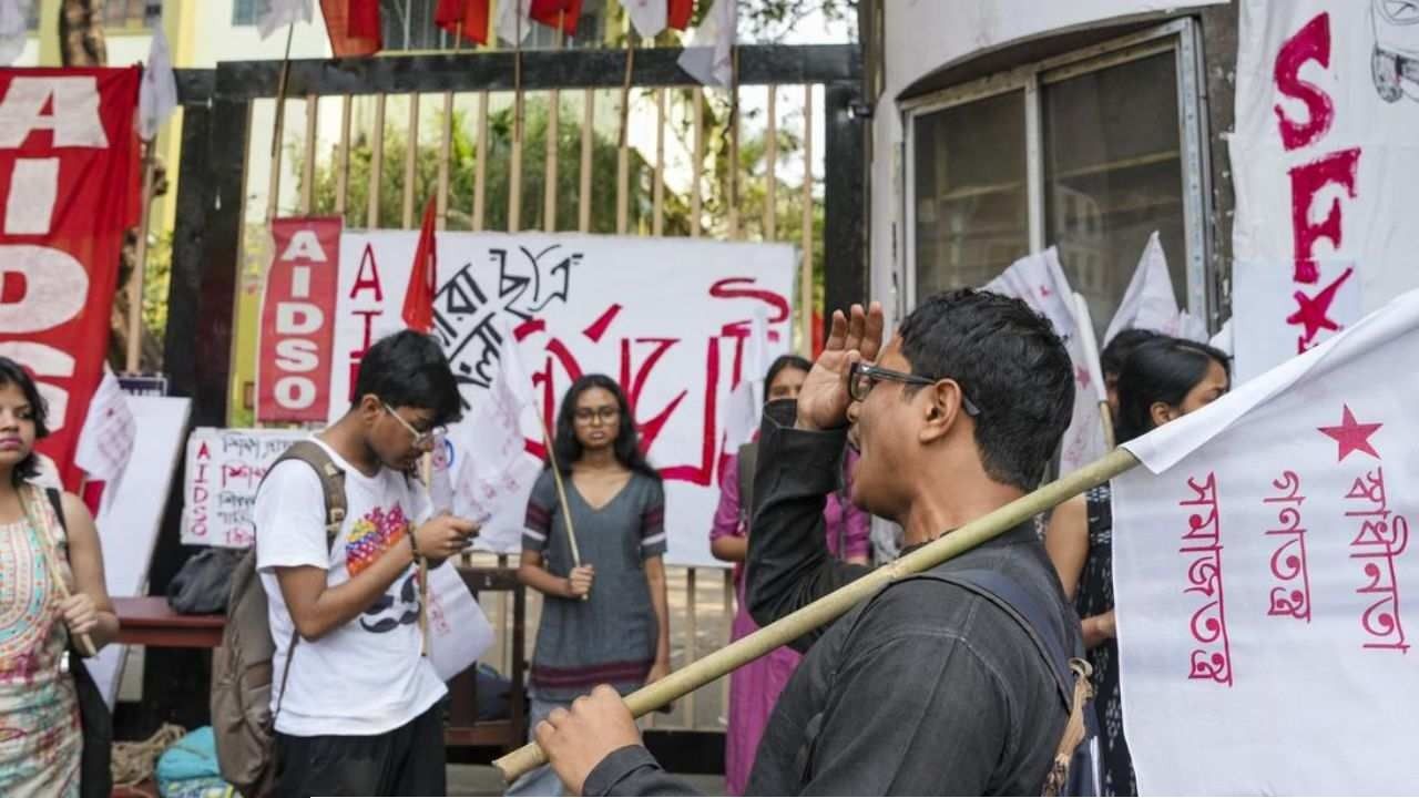 যাদবপুরে সংঘর্ষের পরই প্রশ্ন! আর কত বছর বন্ধ থাকবে ছাত্রভোট? 