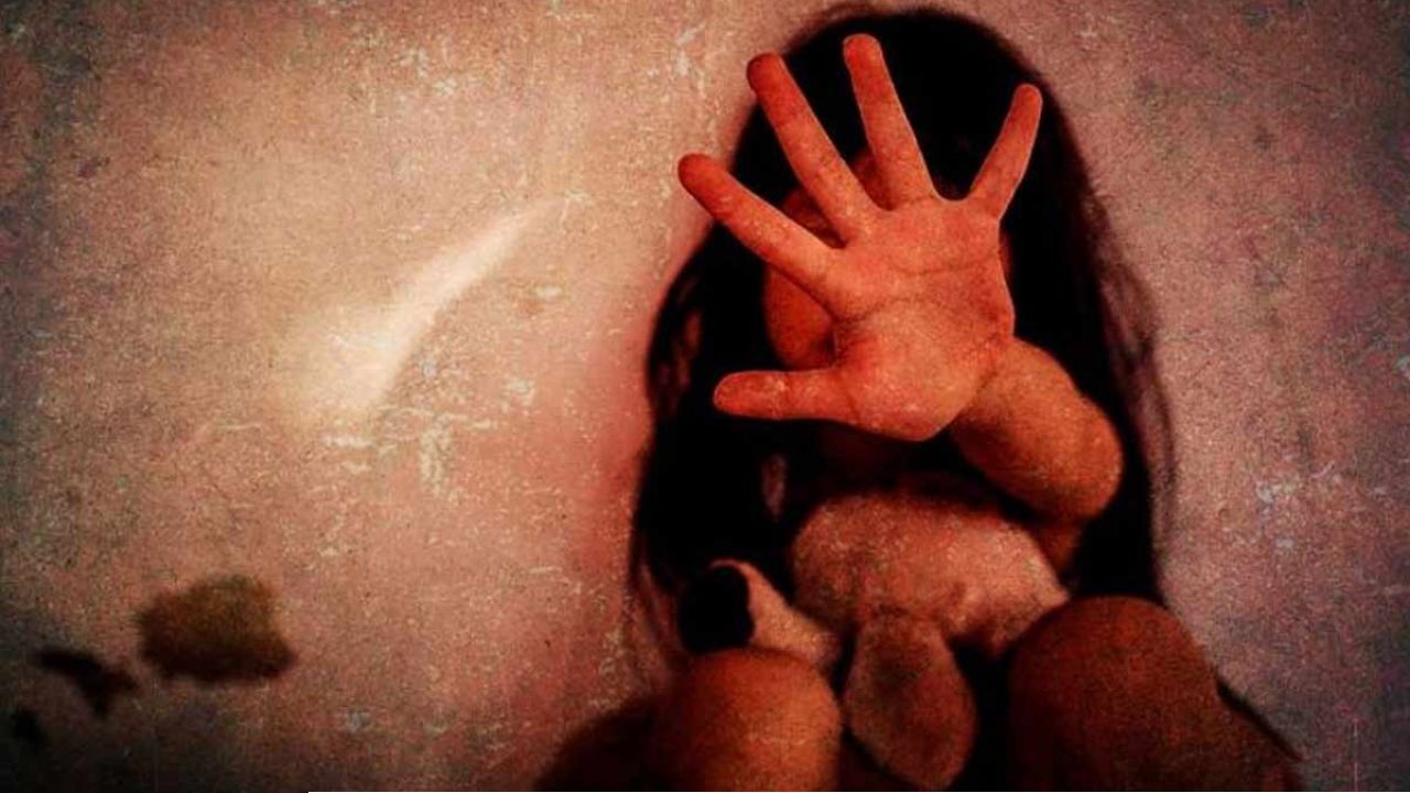 পড়ানোর অছিলায় নাবালিকাকে হেনস্তার অভিযোগ! বাসন্তীতে গ্রেফতার ৭১ বছরের গৃহশিক্ষক 