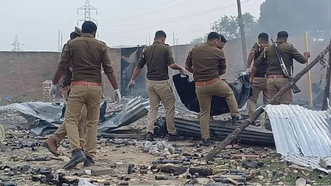  প্রয়াগরাজে বিস্ফোরণে! বায়ুসেনা ঘাঁটির কাছে কমপক্ষে মৃত ৮, ধ্বংসস্তূপে চলছে উদ্ধারকাজ