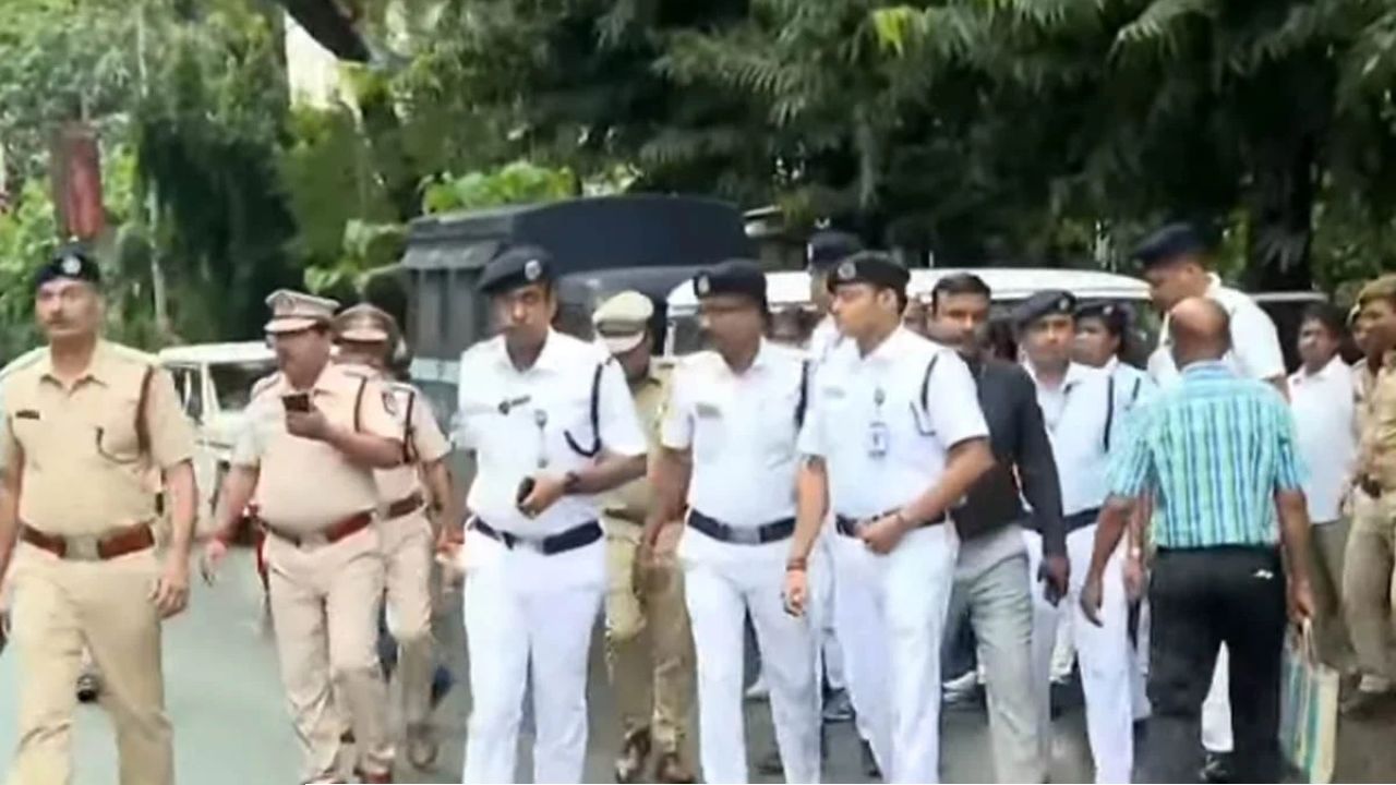ক্যামাক স্ট্রিটে দমকলের হানা, নেপথ্যে কী? অভিষেকের অফিসে ফায়ার সেফটি ঘিরে প্রশ্ন 