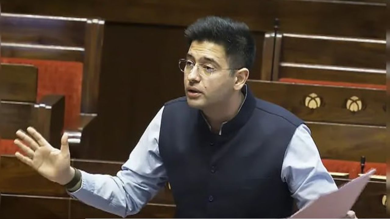 গেরুয়া শিবিরে নাম লেখাতেই ভোটাধিকার খোয়ালেন রাঘব চাড্ডা? অভিযোগে ফুঁসছেন বিজেপি সাংসদ!