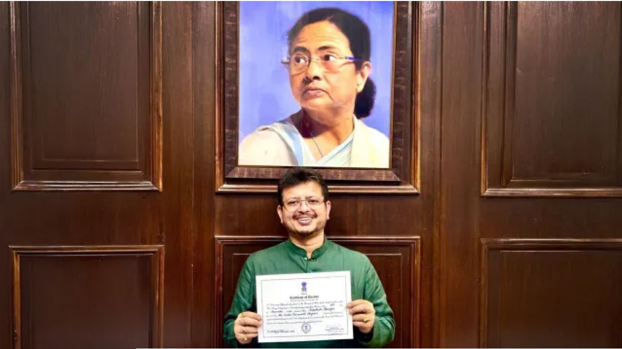 Symbol Freeze : হাতছাড়া হতে পারে ‘জোড়াফুল’! অখিল গিরিকে কালীঘাটে ডাক মমতার