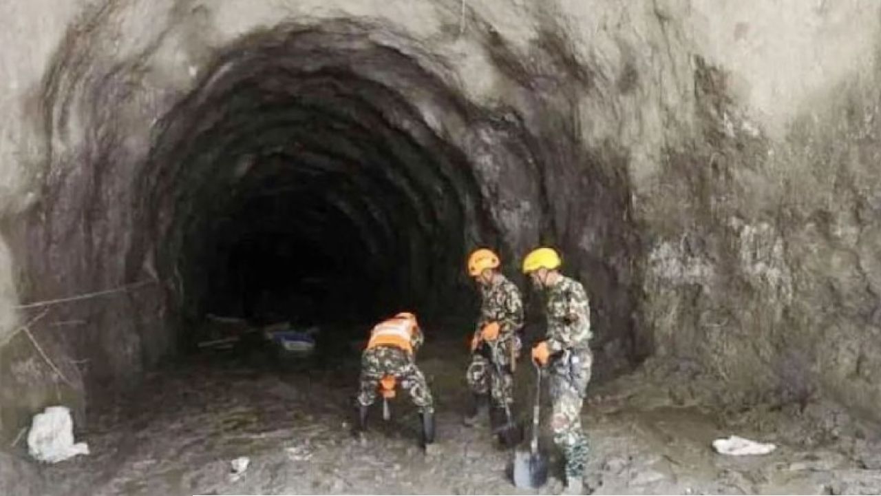 Nepal Disaster: হড়পা বানের ২১ দিন পর ভয়াবহ দৃশ্য! নেপালের সুড়ঙ্গ খুলতেই বেরিয়ে এল সারি সারি দেহ