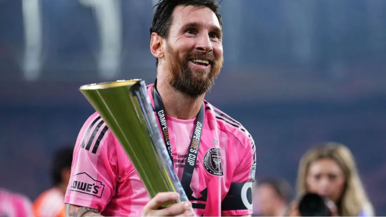 Messi: গোলাপি জার্সিতে শততম গোল! মায়ামিকে কাপ জিতিয়ে মারপিটে জড়ালেন মেসি