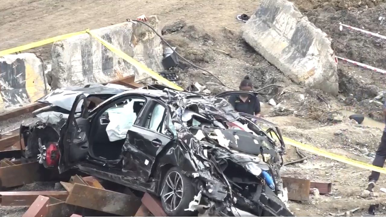 Mumbai BMW: ১৭, ১৯ ও ২১, বেপরোয়া গতির বলি তিন তাজা প্রাণ! সেতু থেকে ৭৫ ফুট নিচে আছড়ে পড়ল বিএমডব্লিউ 