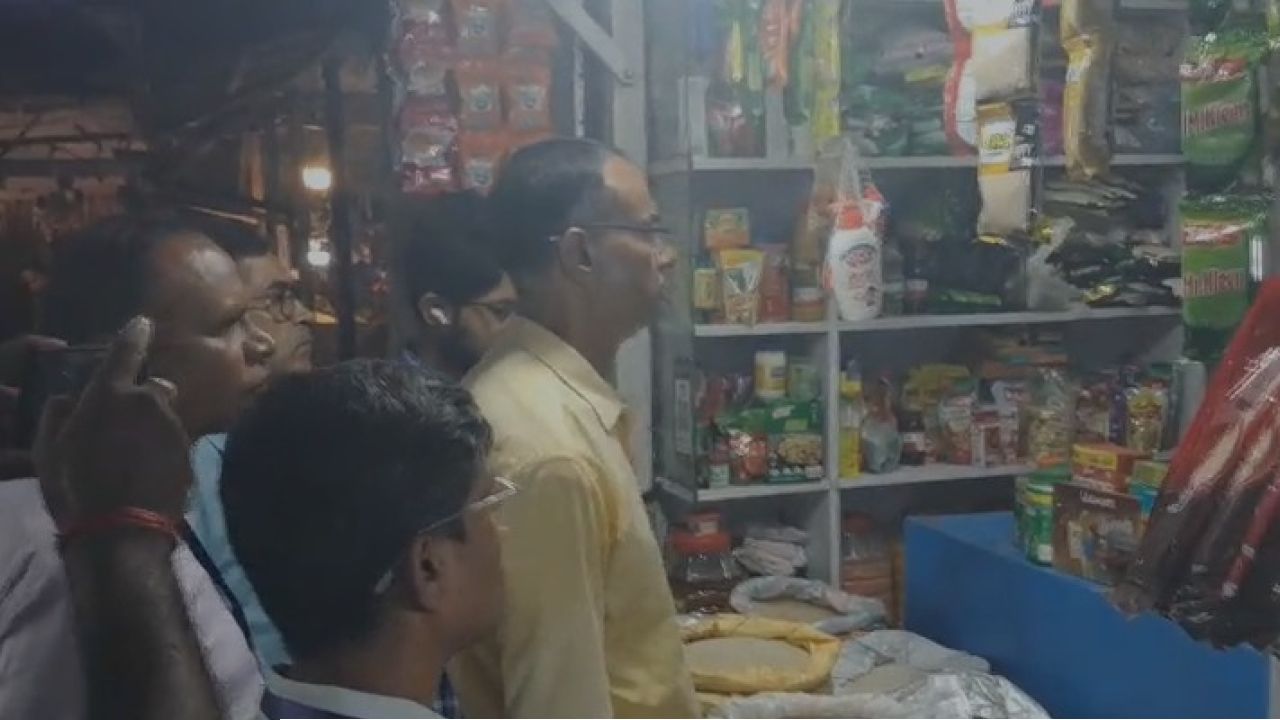 Gariahat Market:গড়িয়াহাটে হুলস্থুল! আচমকা ইবি-র হানায় মাথায় হাত ব্যবসায়ীদের, লাফিয়ে বাড়ছে চিনি-পেঁয়াজের দাম?