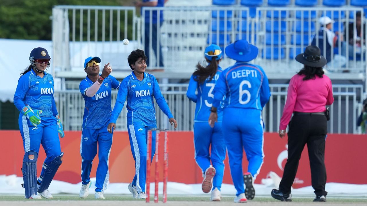 Asiad Cricket Gold: মেয়েদের হাতেই ভারতের প্রথম সোনা, শ্রীলঙ্কাকে গুঁড়িয়ে এশিয়ান গেমসে সেরা হরমনপ্রীতেরা