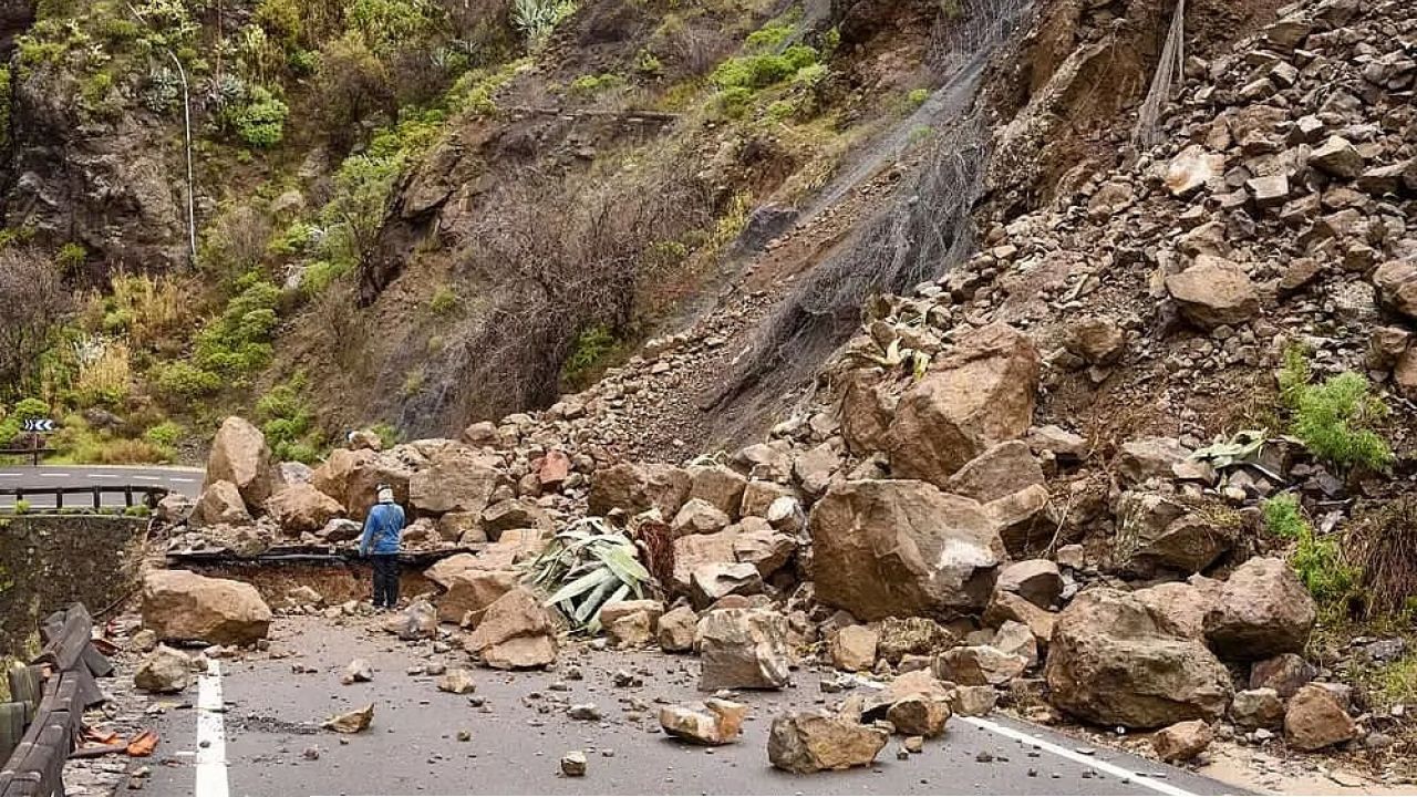Sikkim Landslide: চোখের নিমেষে কাদা-পাথরের নিচে নতুন বাড়ি, মাথায় হাত গ্রামবাসীদের; আশ্বাস মুখ্যমন্ত্রী তামাংয়ের।