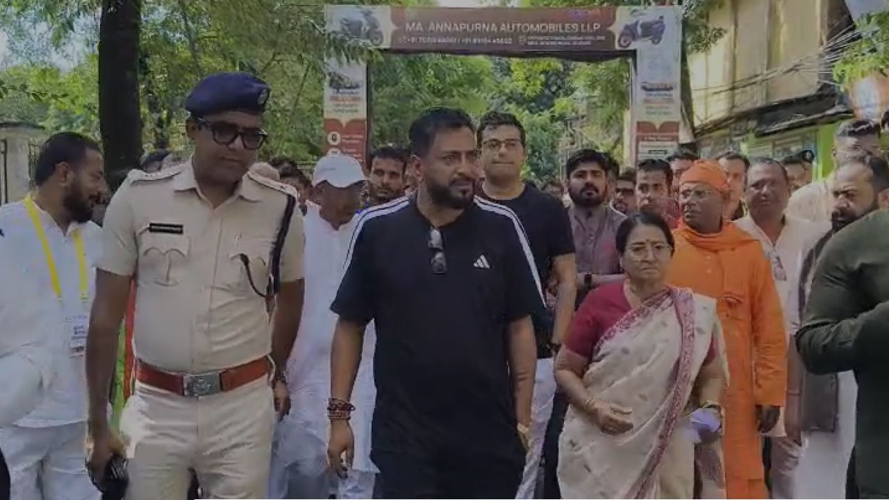 Siliguri News: প্রযুক্তির হাত ধরে নতুন ভোর, শিলিগুড়িতে বিশ্ব পর্যটন দিবসে বর্ণাঢ্য শোভাযাত্রা