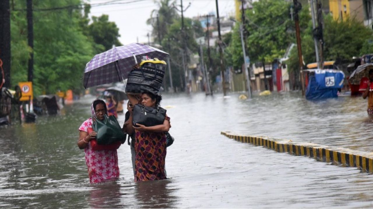 Monsoon Disaster: অবিরাম বর্ষণে দিশেহারা দেশের ৪ রাজ্য! শুধু উত্তরপ্রদেশেই এক ধাক্কায় ১৭ প্রাণ বলি, বিপর্যস্ত লাখ লাখ মানুষ
