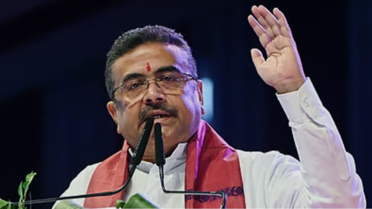 Suvendu Adhikari: ‘সাধুদের অপমান করলেই সোজা জেল!’ নেতাজি ইন্ডোরে ১১ হাজার কণ্ঠে গীতাপাঠের আসরে মমতাকেও তীব্র তোপ শুভেন্দুর
