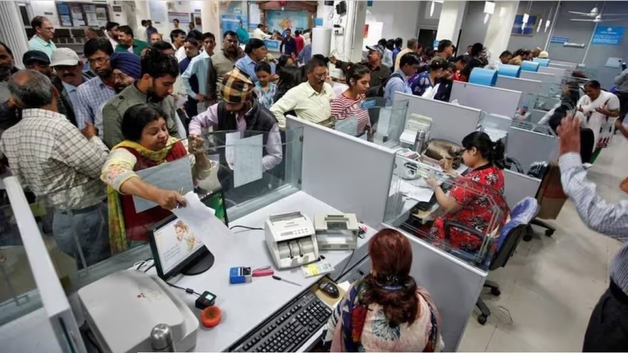 Bank Strike Postponed: শেষ মুহূর্তে বড় সিদ্ধান্ত! পুজোর মুখেই স্বস্তির খবর ব্যাঙ্ক গ্রাহকদের জন্য