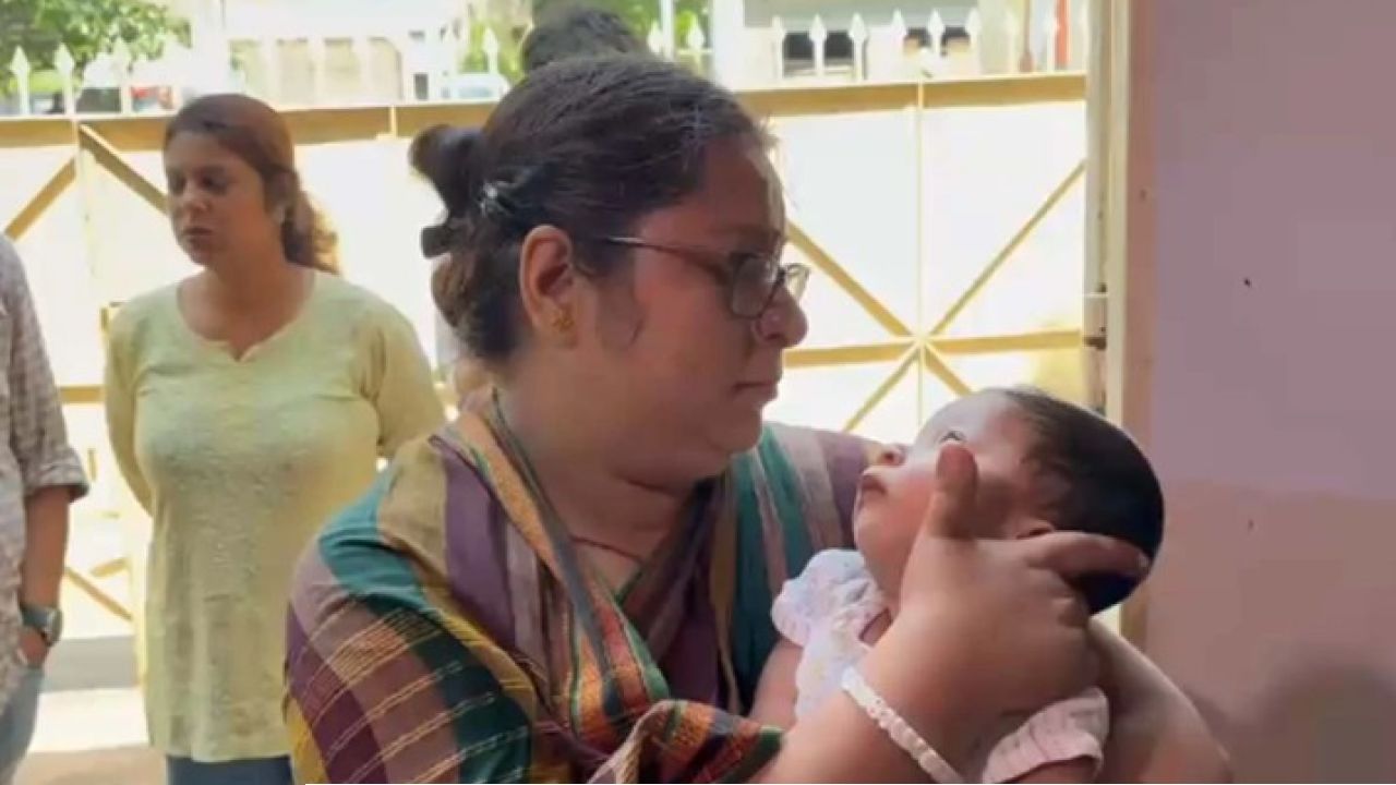 Chief Minister Office : মাত্র ৬ মাসের শিশুর প্রাণ বাঁচাতে দরকার ১৭ কোটি! দিশেহারা বাবা-মা ছুটলেন মুখ্যমন্ত্রীর দরবারে, মিলল অভয়