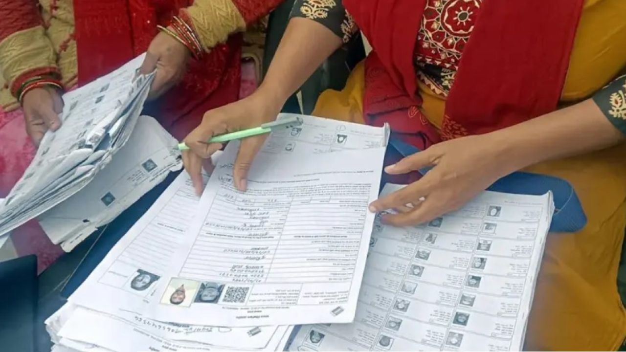 Election Commission Of India: দুই কমিশনারের জোরালো 'আপত্তি' মেনে পিছু হটল নির্বাচন কমিশন! বাংলা-সহ ১৩ রাজ্যে ফিরল নতুন ভোটারের পুরনো ফর্ম