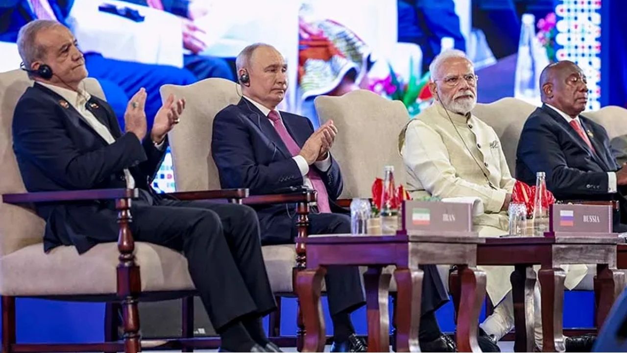 BRICS: বড় ধাক্কা পাকিস্তানের! পহেলগাঁওয়ের নিন্দায় ব্রিকস মঞ্চে একসুরে রাশিয়া-চিন-ইরান, বদলাচ্ছে কি সমীকরণ?