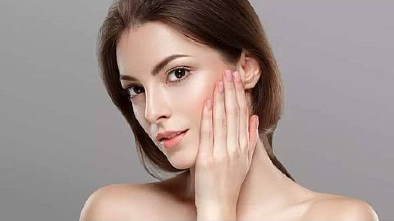  Skin Care: মেকআপে নয়, পুজোর আগে ত্বকের জেল্লা ফিরবে কীসে? রোজের স্কিনকেয়ারে যোগ করুন এই ৫ উপাদান 