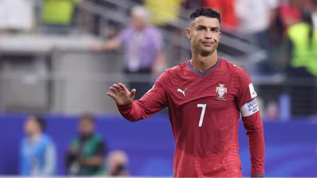 Cristiano Ronaldo: বুটজোড়া তুলে রাখছেন না রোনাল্দো! ৪১-এও কেন পর্তুগালের জার্সি ছাড়তে নারাজ তারকা?