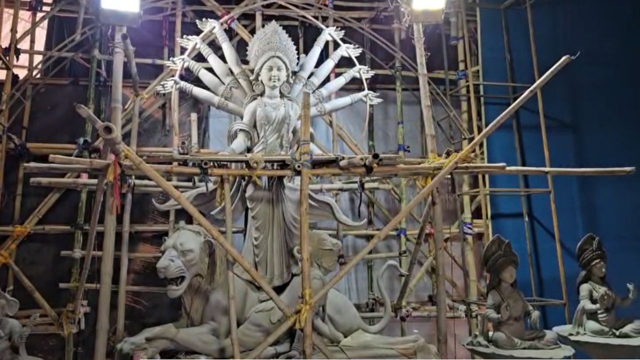 Durga Puja 2026: ৩৪তম বর্ষে ‘গঙ্গা তুমি বইছো কেন’, কুমোরটুলি পার্কের পুজোয় এবার অন্যরকম ভাবনা