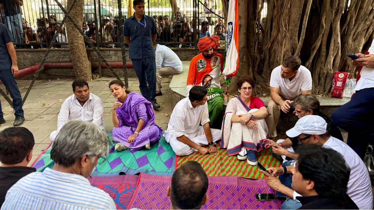 INDI Alliance: জ্ঞানেশের অপসারণের দাবিতে এবার রাষ্ট্রপতির দুয়ারে রাহুল-মমতা, পাল্টা কংগ্রেসের ‘দ্বিচারিতা’ ফাঁস বিজেপির