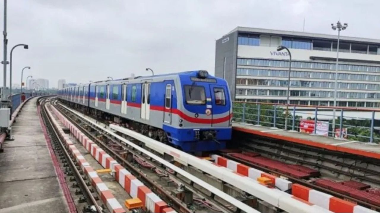  Kolkata Metro: পুজোয় মেট্রোর সময়সূচি প্রকাশ! নবমী পর্যন্ত রাতভর পরিষেবা, কোন লাইনে কখন মিলবে পরিষেবা? রইল পুরো সূচি