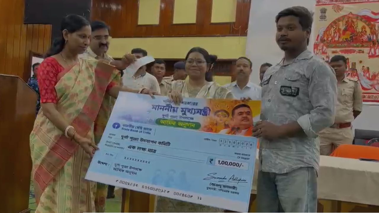 Suri police Durga Puja: পুজোর রাস্তায় টোটোর নো-এন্ট্রি! কী ভাবে ঠাকুর দেখবে সিউড়ির মানুষ? 