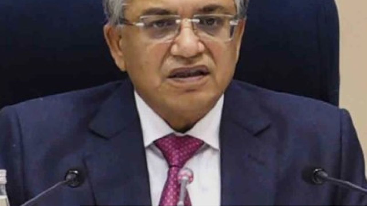 Election Commission: বিরোধীদের টানা চাপে পিছু হটতে বাধ্য হল কমিশন! ২৪ ঘণ্টায় জোড়া বড় সিদ্ধান্ত জ্ঞানেশ কুমারদের