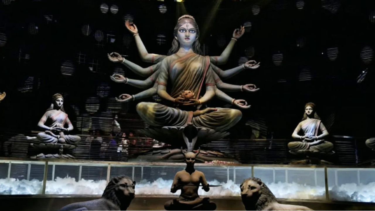 Durga Puja immersion: কবে হবে ঠাকুর ভাসান? বিজয়ায় শুধু বিষাদ চোরবাগানে! আজও শহরে বিসর্জন