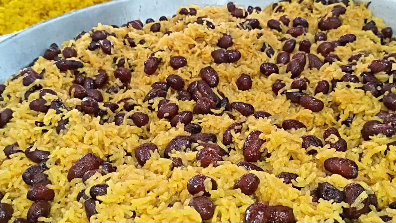 Jalpaiguri sweet market: পুজো মিটতেই প্রশাসনিক হানা, বিজয়ার মিষ্টান্নে উধাও রঙিন মিষ্টি!