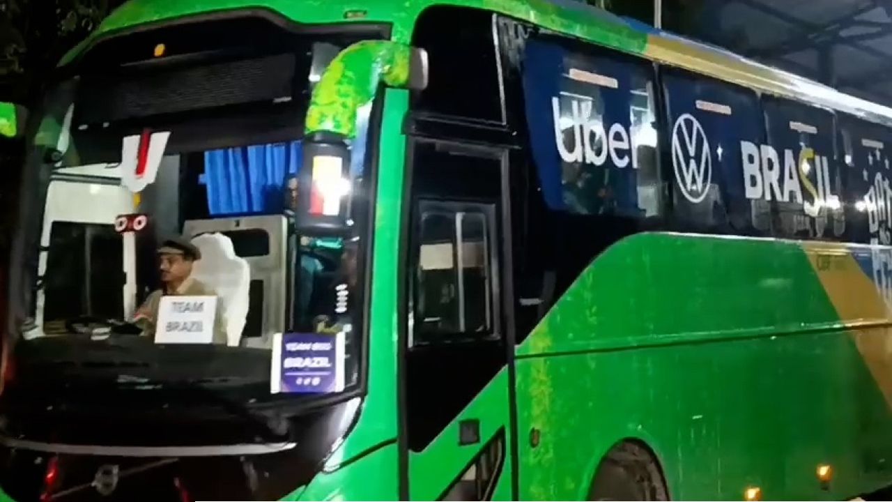 Brazil In Kolkata: কলকাতাতে 'মাছে-ভাতে' মজেছেন ভিনিসিয়াসরা! কিন্তু স্থানীয় রান্নায় কেন 'না' পাঁচবারের বিশ্বচ্যাম্পিয়নদের?