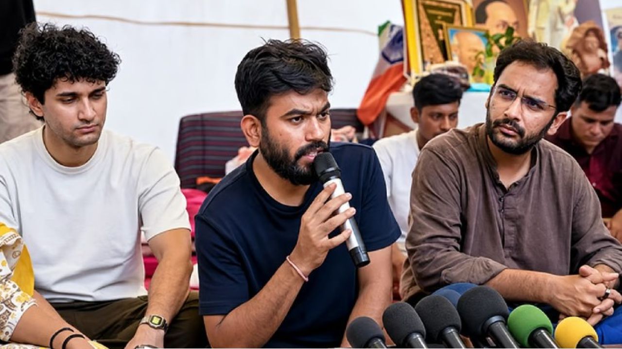 CJP Protest: বিমানে উঠেই সরাসরি পুলিশি হানা! খোদ দিল্লি বিমানবন্দরে আটক সিজেপি প্রধান অভিজিৎ দীপকে এবং সৌরভ দাস