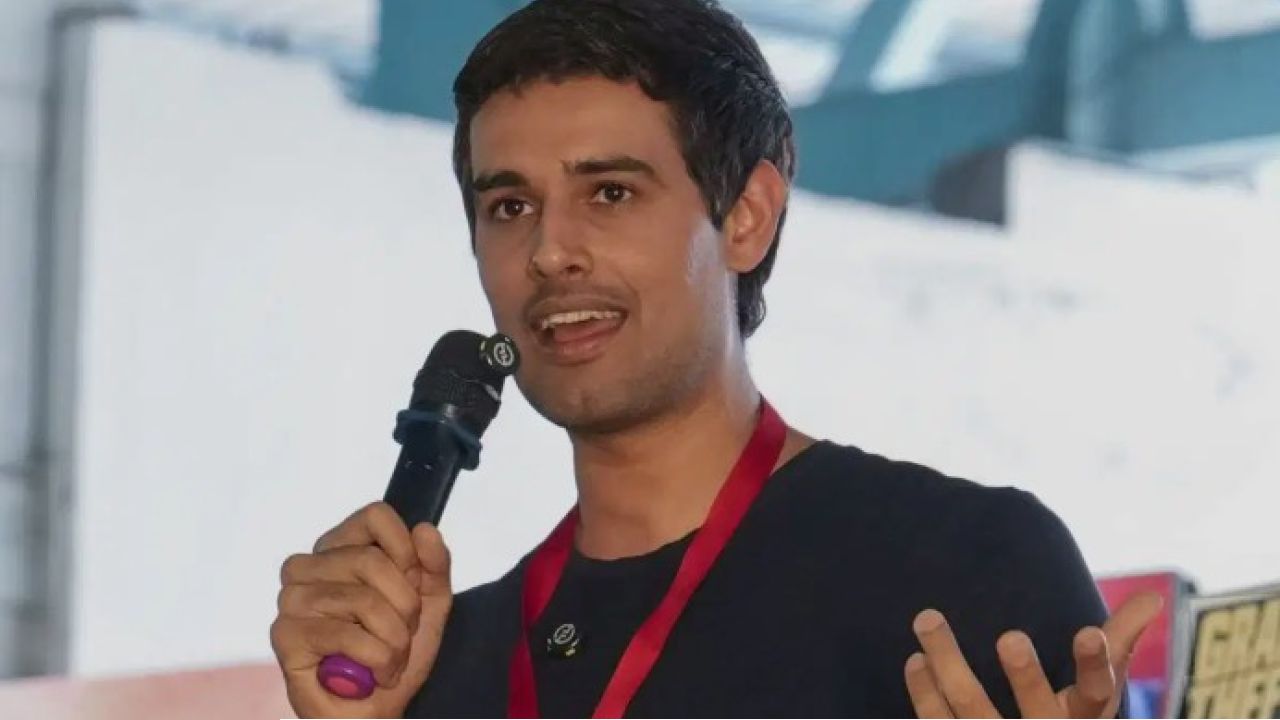  Dhruv Rathee: ‘আমাকে সরাসরি কিডন্যাপ করা হয়েছিল!’ ছাড়া পেয়েই ভারতীয় পাসপোর্ট হাতে তোপ ধ্রুব রাঠির