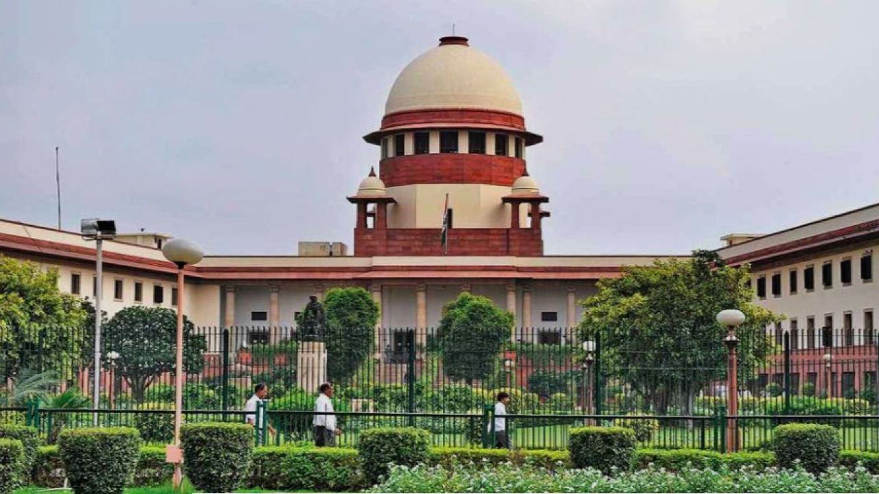 Supreme Court: সুপ্রিম কোর্টের নির্দেশ লঙ্ঘন করেও কেন কড়াকড়ি? শীর্ষ আদালতে নিঃশর্ত ক্ষমা চাইল কেন্দ্র, সাফাই পেশ স্বরাষ্ট্রসচিবের