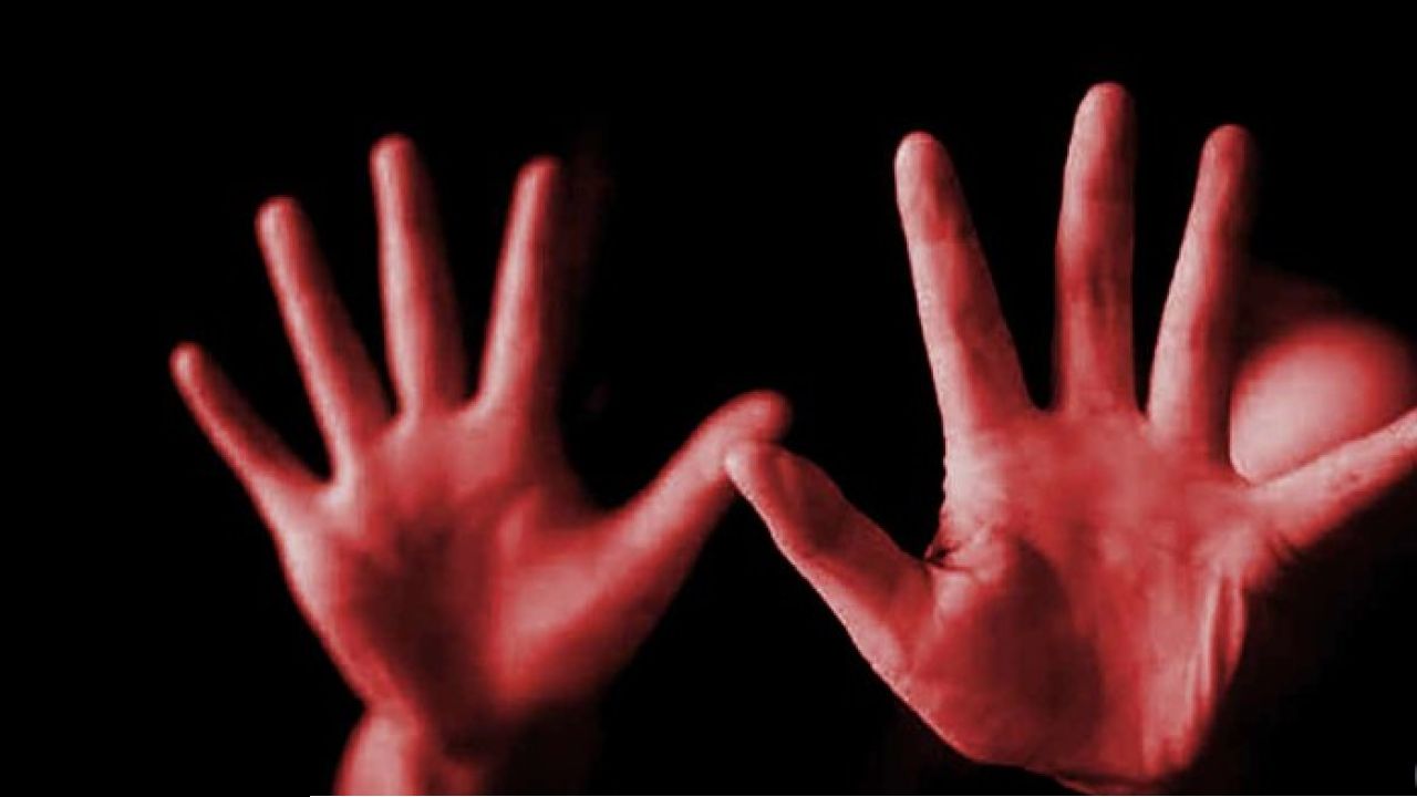 Kolkata Police: সুরুচির মণ্ডপের বাইরে মহিলা সিভিককে হেনস্থা! উর্দিধারীর কুকীর্তির ভিডিও ভাইরাল হতেই পুলিশের জালে খোদ এএসআই